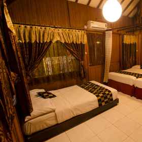 Fora Guest House Taman Lingkar 1, Hotel D'Amor Karaoke