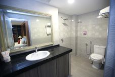 客房内浴室 AL Khatiri Hotel