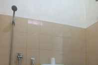 In-room Bathroom Comfort Room at Ijen Sunrise Inn