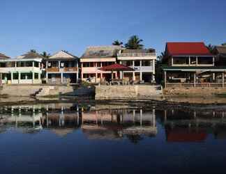 Bên ngoài 2 KeyHole Surf Camp