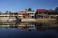 Exterior KeyHole Surf Camp