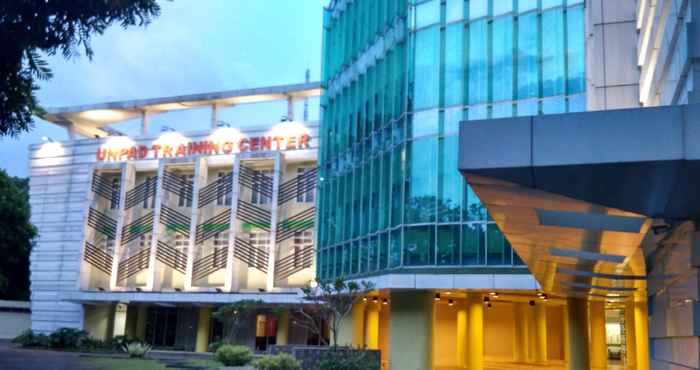 Exterior UTC Dago Hotel Powered by Archipelago