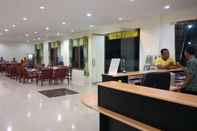 Lobi Golden Rain Hotel