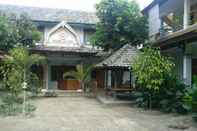 Exterior Wisma Karina Syariah