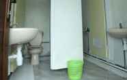 Toilet Kamar 3 Waroeng Le Cordon Leuit