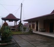 Ruangan Fungsional 3 Cozy Villa Rumah Nenek at Kalisoro