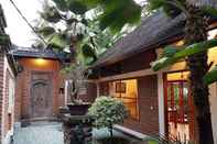 Lobi The Ning Beachfront & Villa