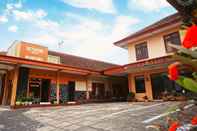 Exterior Mustika Sari Hotel