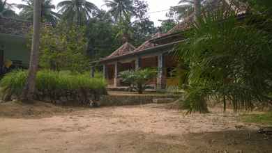 Luar Bangunan 4 Simple Room at Clawdio Homestay