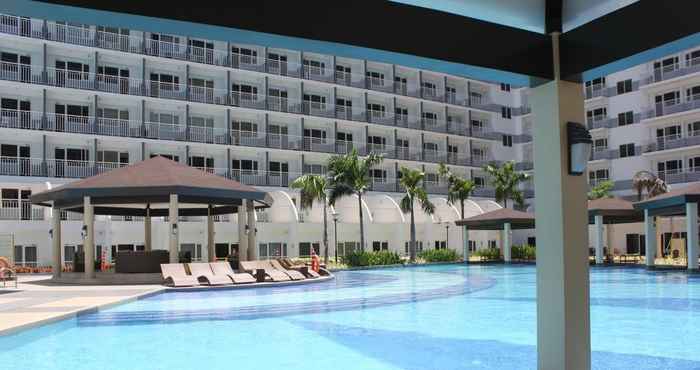 สระว่ายน้ำ Apartment at Shell Residences near Mall of Asia Pasay City