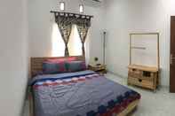 Bedroom Comfy Chic Room at Mentari Guest House