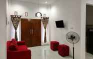 Lobi 4 Comfy Chic Room at Mentari Guest House