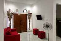 Lobi Comfy Chic Room at Mentari Guest House