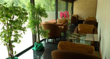 Lobi 2 The Imperial Home Hotel