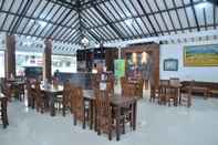 Bar, Cafe and Lounge Hotel Family Nur Syariah