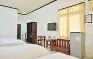 Bedroom 3 Hotel Family Nur Syariah