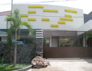 Exterior 2 Comfort House at Royale Homestay Surabaya