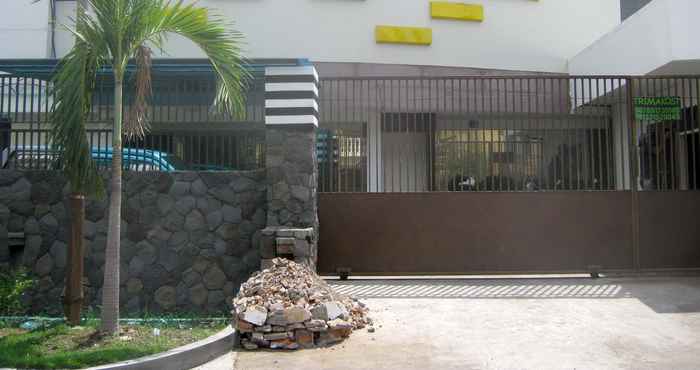 Exterior Comfort House at Royale Homestay Surabaya