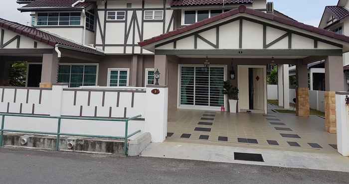 ภายนอกอาคาร Sitiawan Homestay - Clean, Spacious, Comfort