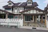 ภายนอกอาคาร Sitiawan Homestay - Clean, Spacious, Comfort