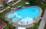 Kolam Renang 2 Sunshine Village Resort