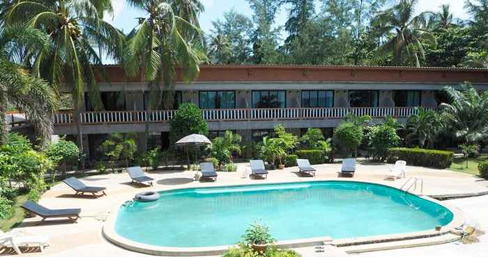 Swimming Pool Lanta Darawadee Resort