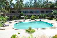 Swimming Pool Lanta Darawadee Resort