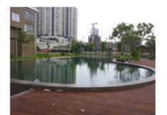 Swimming Pool 5 Madison Park, neighbourhood with Central Park Mall