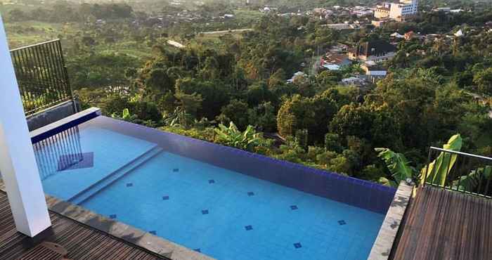 Swimming Pool Pleasant Stay Full House at KJ Villa Bandungan 