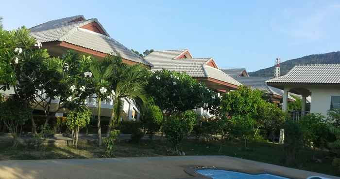 Swimming Pool Krisada Beach Resort