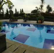 Swimming Pool 4 Comfy Room at Margonda Residence 4 by Dearry