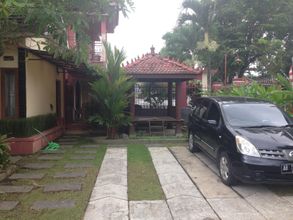 Luar Bangunan 4 Family 2 Bedroom at Rumah Pule