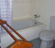 Toilet Kamar 5 Gardenia Country Inn