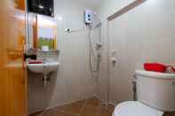Toilet Kamar Time Travellers Hotel Santillan