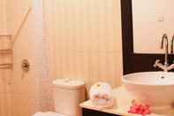 In-room Bathroom Sinar Pusaka Homestay