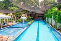 Kolam Renang Luljetta's Place Garden Suites