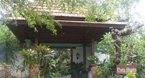 Bên ngoài 2 Puri Brata