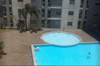 Swimming Pool Affordable Room at Gunawangsa Manyar Apartment by Huda