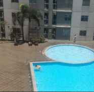 Swimming Pool 5 Affordable Room at Gunawangsa Manyar Apartment by Huda