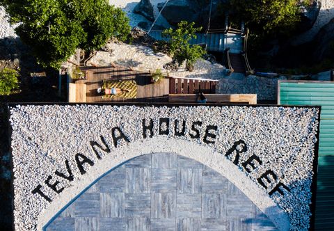 Exterior Tevana House Reef