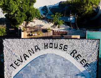 Exterior 2 Tevana House Reef