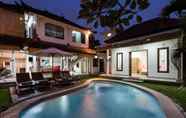 Hồ bơi 4 Seminyak Hideaway Villa Bima