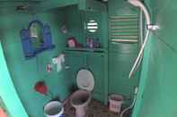 ห้องน้ำภายในห้อง Boatel Komodo