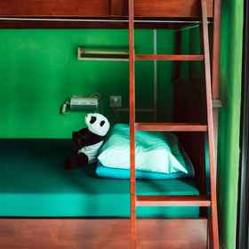 Moments In Bangkok FM Hostel 1, Khách sạn Ping Ping