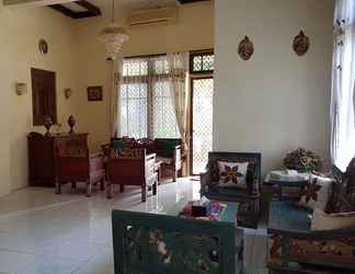 Lobby 2 Family 4 Bedroom at Griya Utie