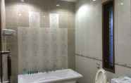 In-room Bathroom 3 Kemang Pratama Home Stay