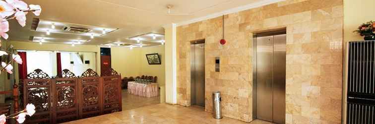 Lobby Hotel Lautze Indah