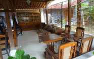 Lobi 2 LimaLima Homestay