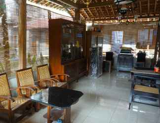 Lobi 2 LimaLima Homestay