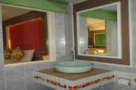 In-room Bathroom Lamoon Resotel